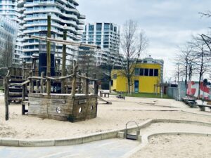 Der Piratenspielplatz im Grasbrookpark in der Hafencity
