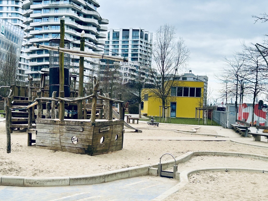 Der Piratenspielplatz im Grasbrookpark in der Hafencity