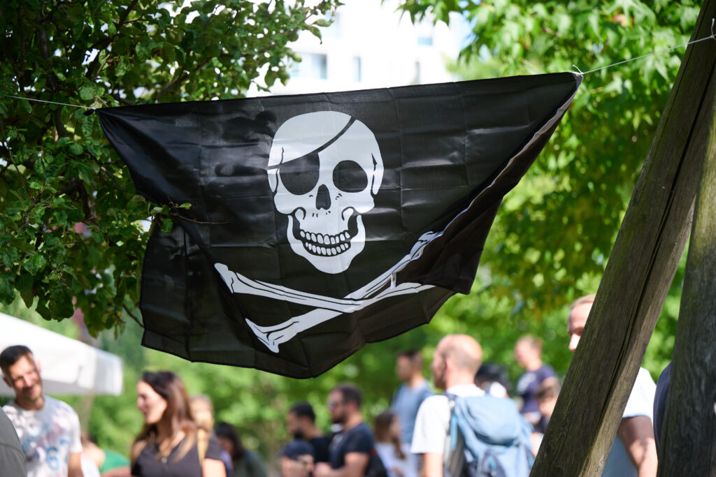 Piratensommer Flagge Hafencity