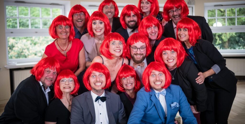 Lachflash Deluxe: Beim Ensemble der Steifen Brise wird mit Witz & Tempo die Hafenbühne zum Ort für eine Comedy-Nacht. Mittwoch, 12. November 2025 | Beginn: 19:30 Uhr (Einlass ab 19:00 Uhr) Wo: Hafenbühne im PIERDREI Hotel, HafenCity