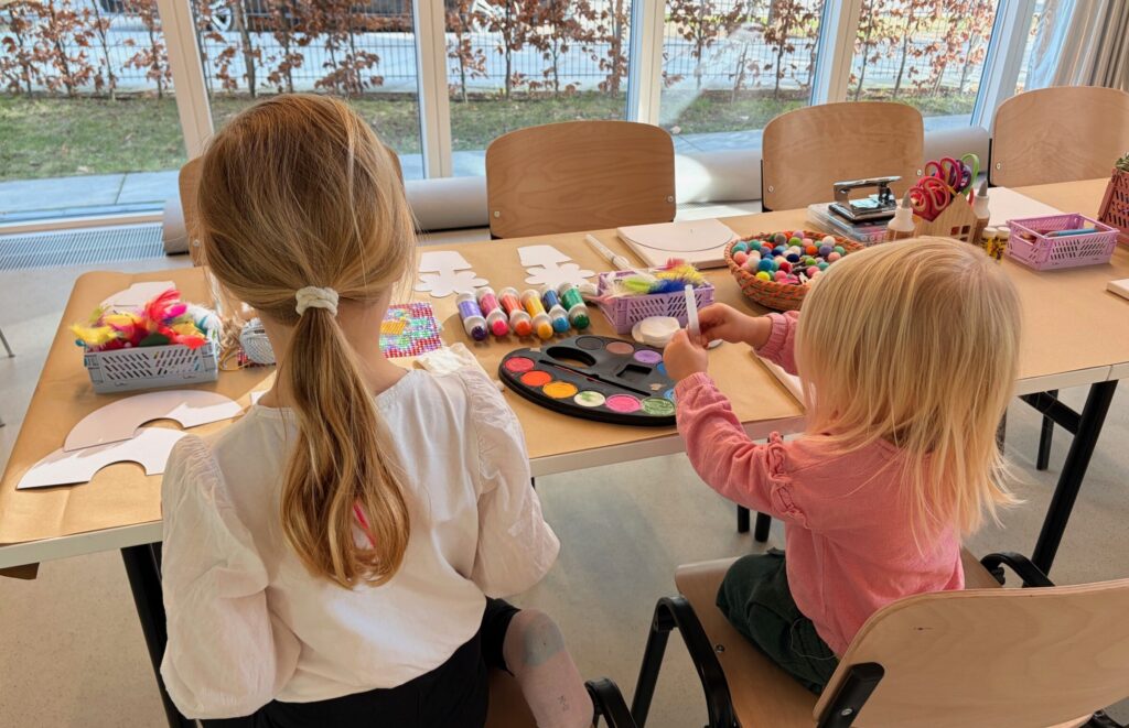 Kinder werden im Alltag Kreativ und Basteln im Gemeinschaftshaus Grasbrook in der Hafencity