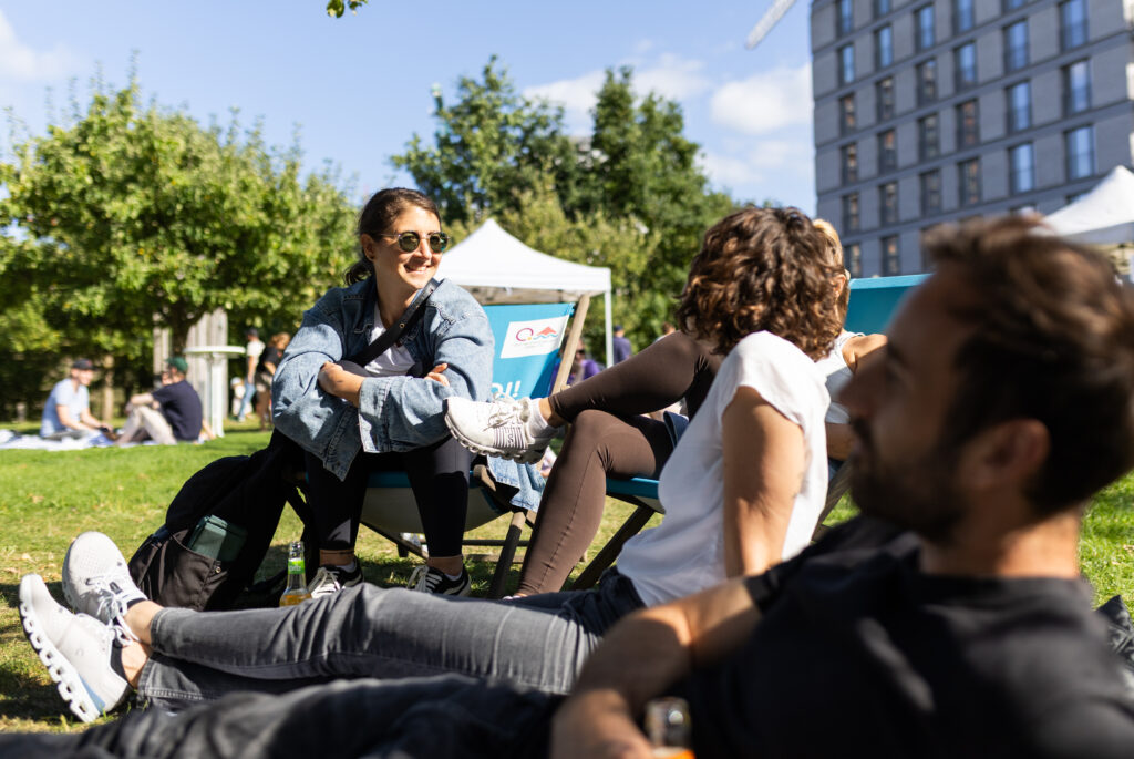 Das Picknick im Baakenpark findet am Samstag, 22. August 2026, von 14:00 bis 18:00 Uhr statt. Weitere Informationen und mögliche Aktualisierungen zum Programm stehen im Veranstaltungskalender von unsere-hafencity.de.